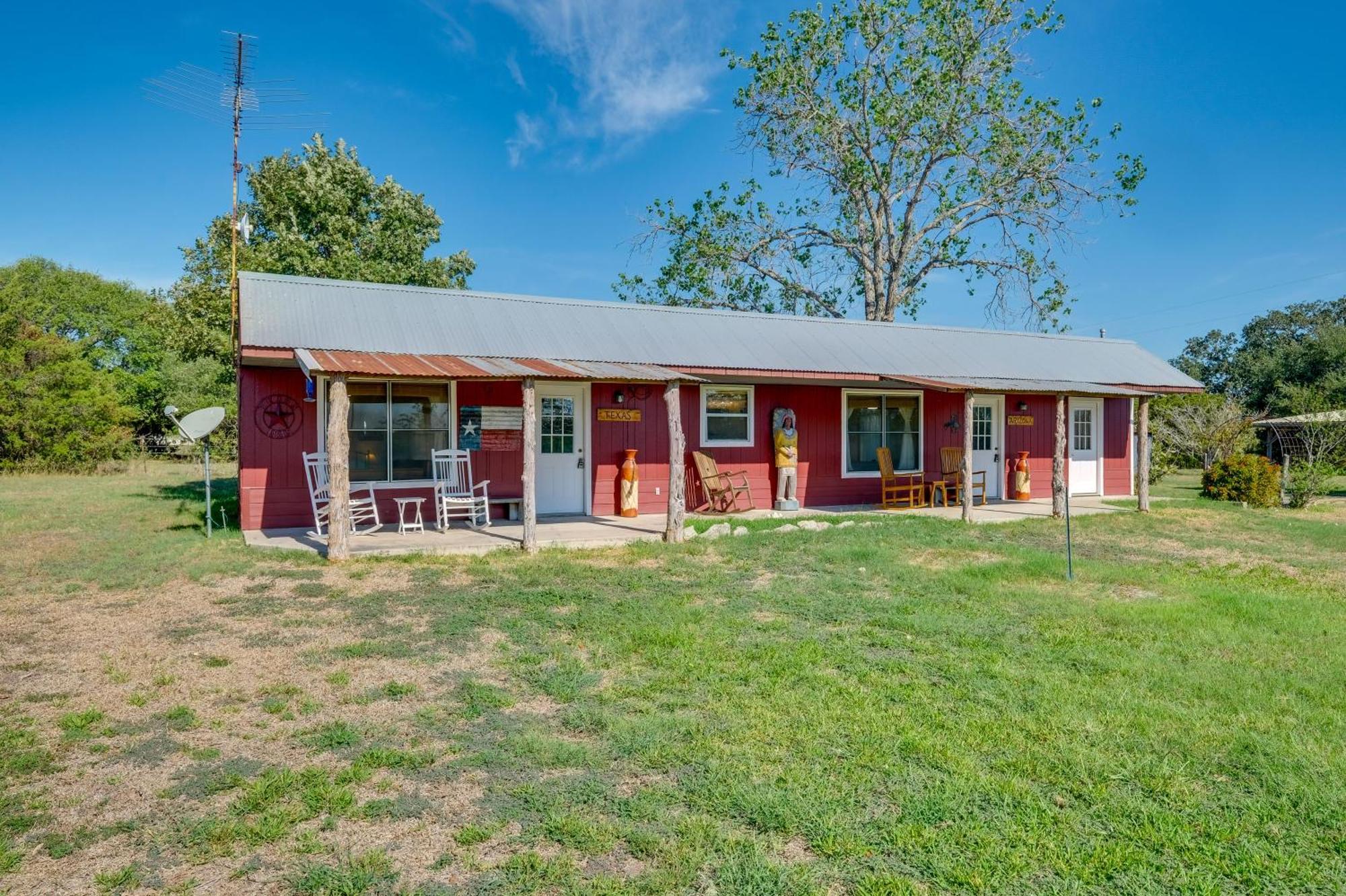Delightful Carmine Studio On Farm Near Round Top! Exteriér fotografie